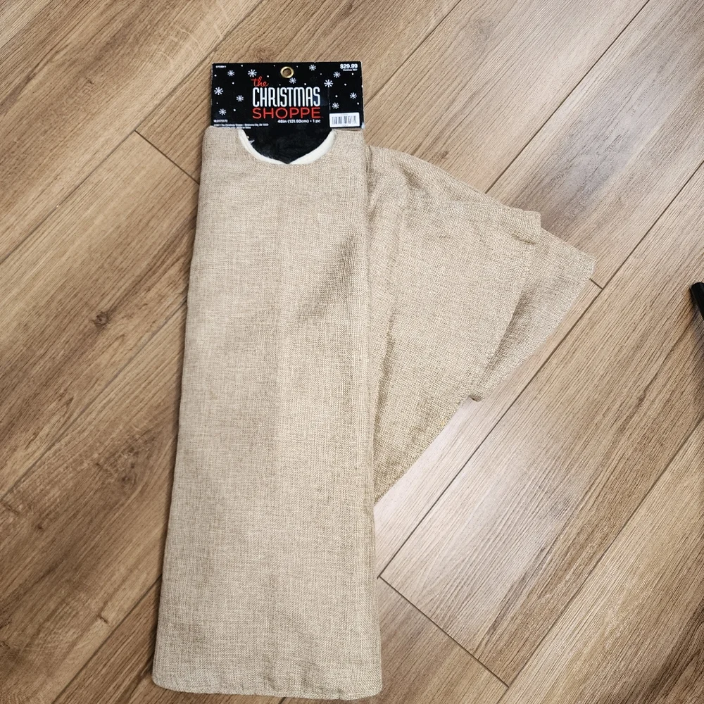 The Christmas Shoppe 48 inch Tree skirt - Picture 2 of 6